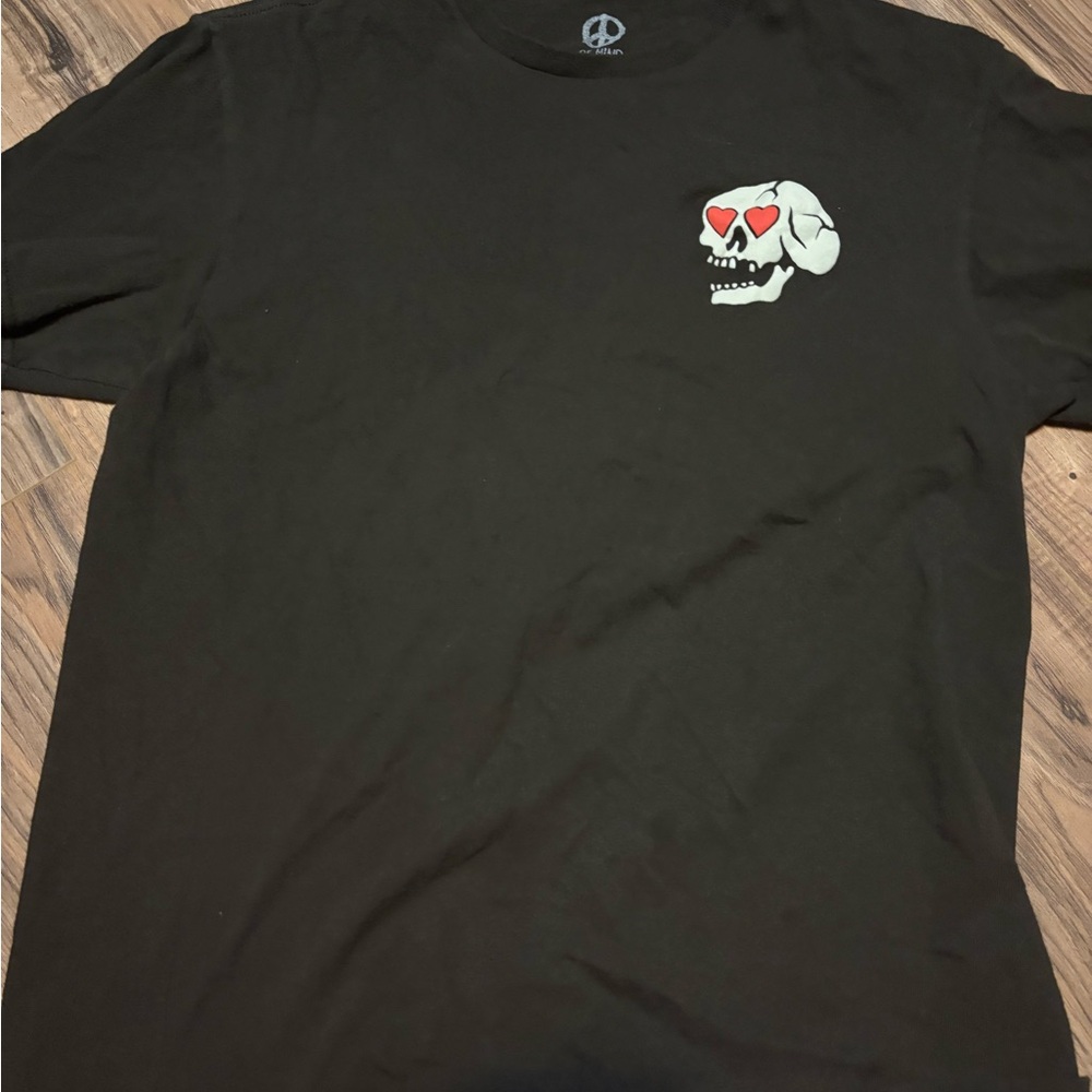 Black Graphic Skull Heart Eyes Tee